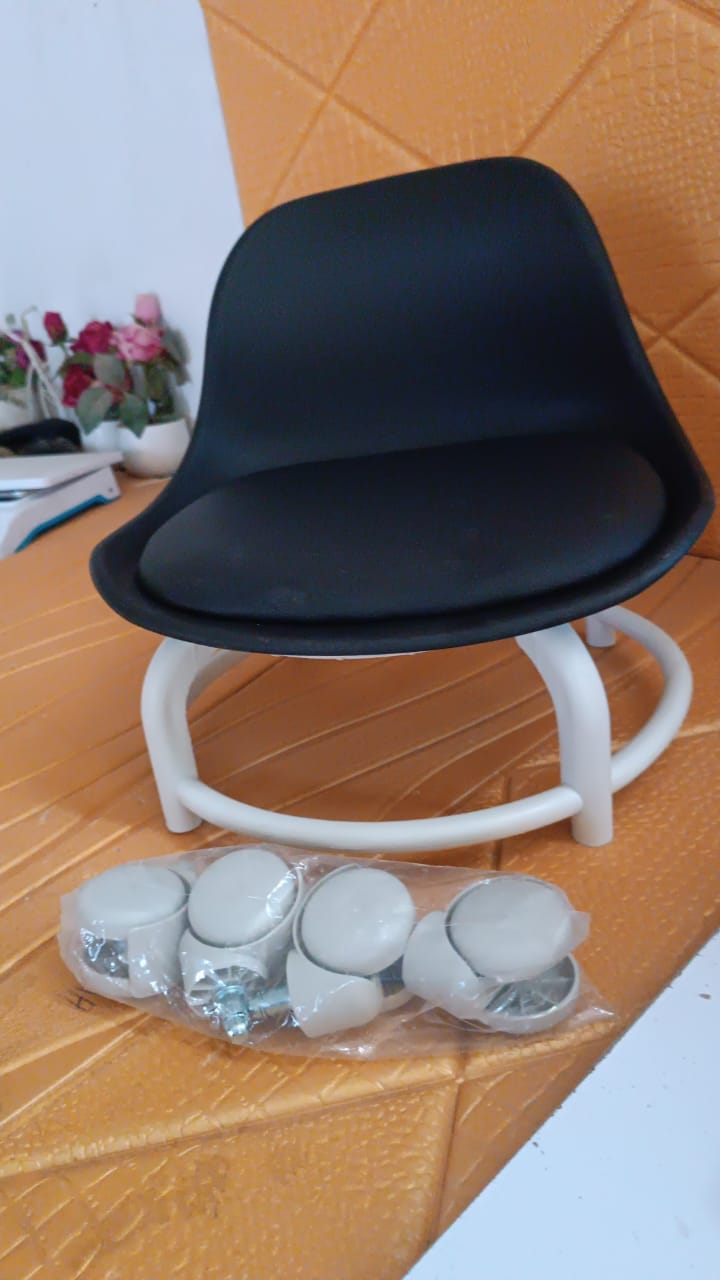 Plastic Low Round Rolling Stool with Wheels Pedicure Stool (1 pc / Mix Color) Signature kart