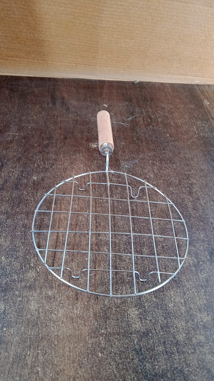 Kitchen Round Stainless Steel Roaster Papad Jali, Barbecue Grill with Wooden Handle Signature Kart