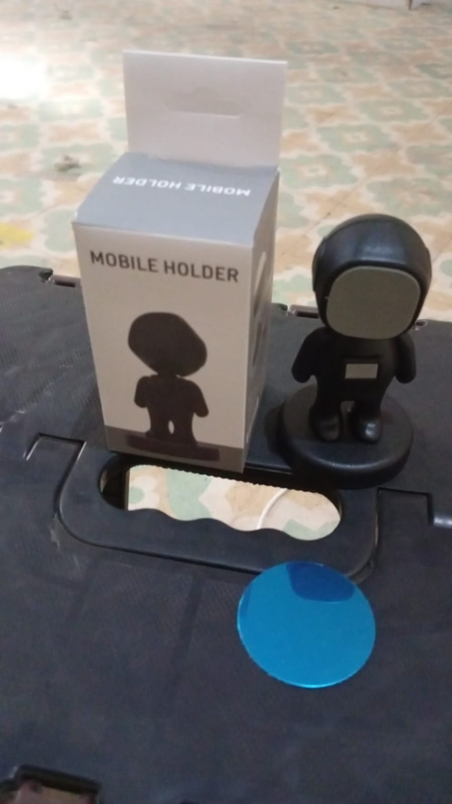 Cartoon Astronaut Magnetic Mobile Phone Holder – 360° Rotating Car Mount (1 Pc) signaturekarts
