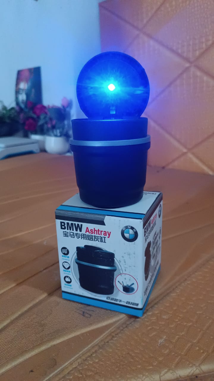 Portable Car Ashtray with Lid and Blue LED Light (1 Pc / With Color Box) Signature kart