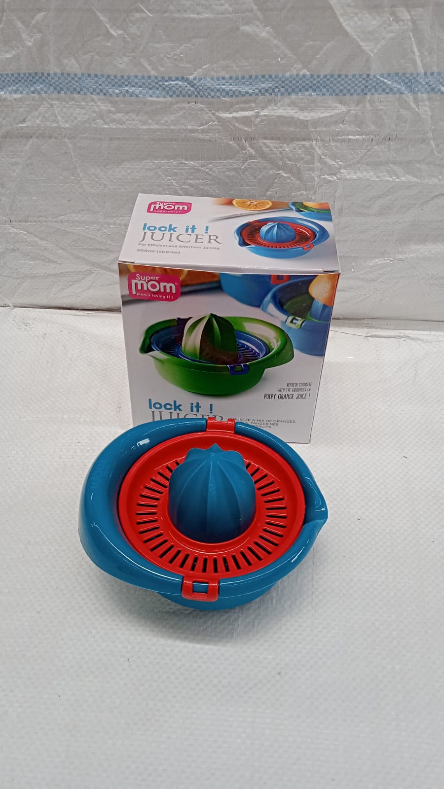 Supermom Plastic Premium Manual Hand Press Citrus Juicer (1 Pc) signaturekarts