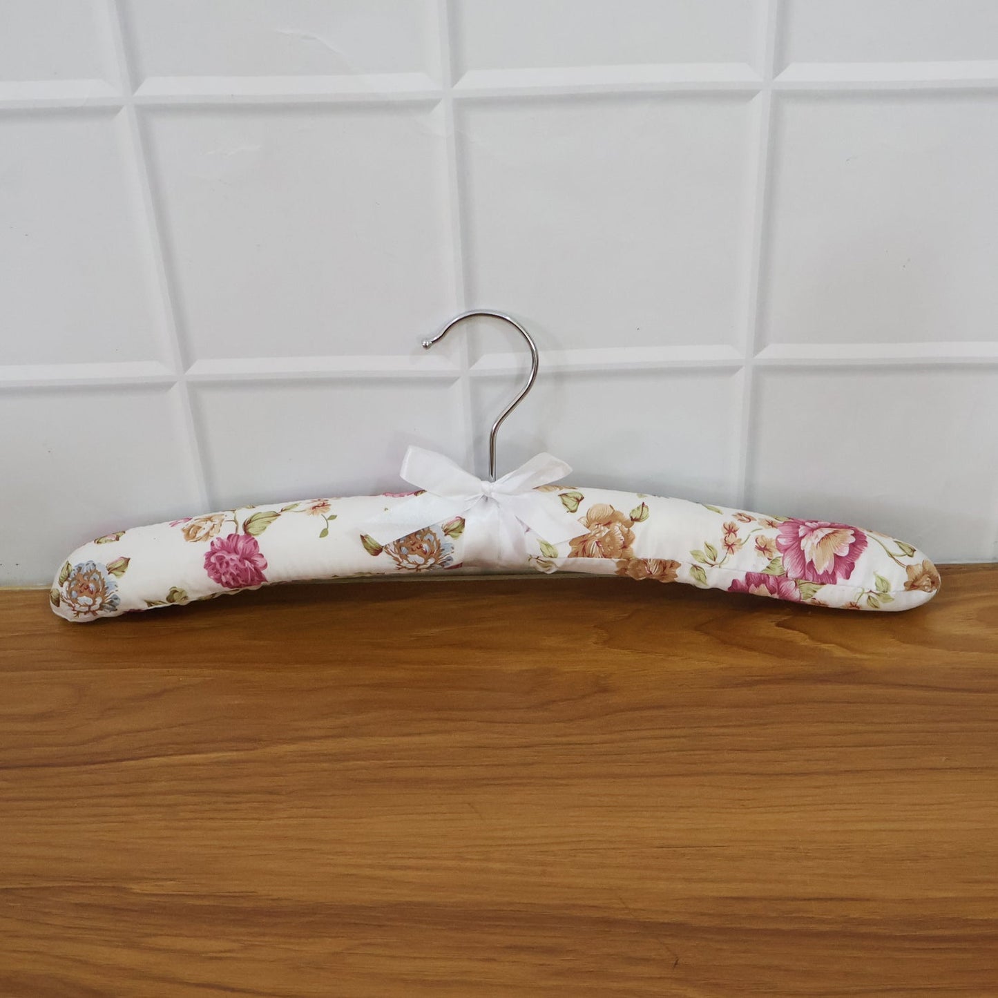 Premium Padded Floral Clothes Hanger (1 Pc) signaturekarts