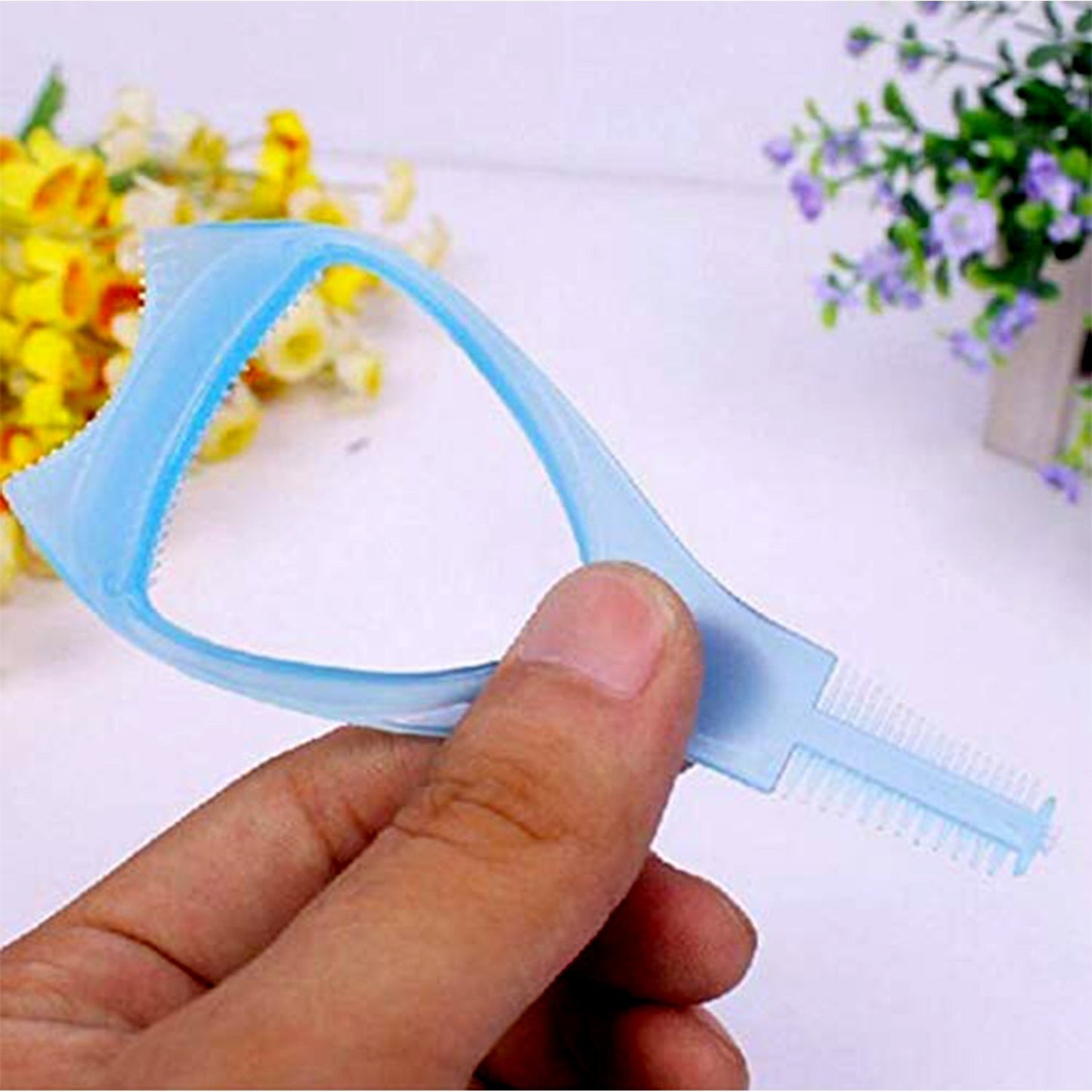 3-in-1 Plastic Eyelash Tool: Mascara Guide, Brush & Curler (1 Pc) signaturekarts