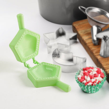 1 Pc Assorted Shape Plastic Snack Mould (Mix Design / 1 Pc) Signature Kart