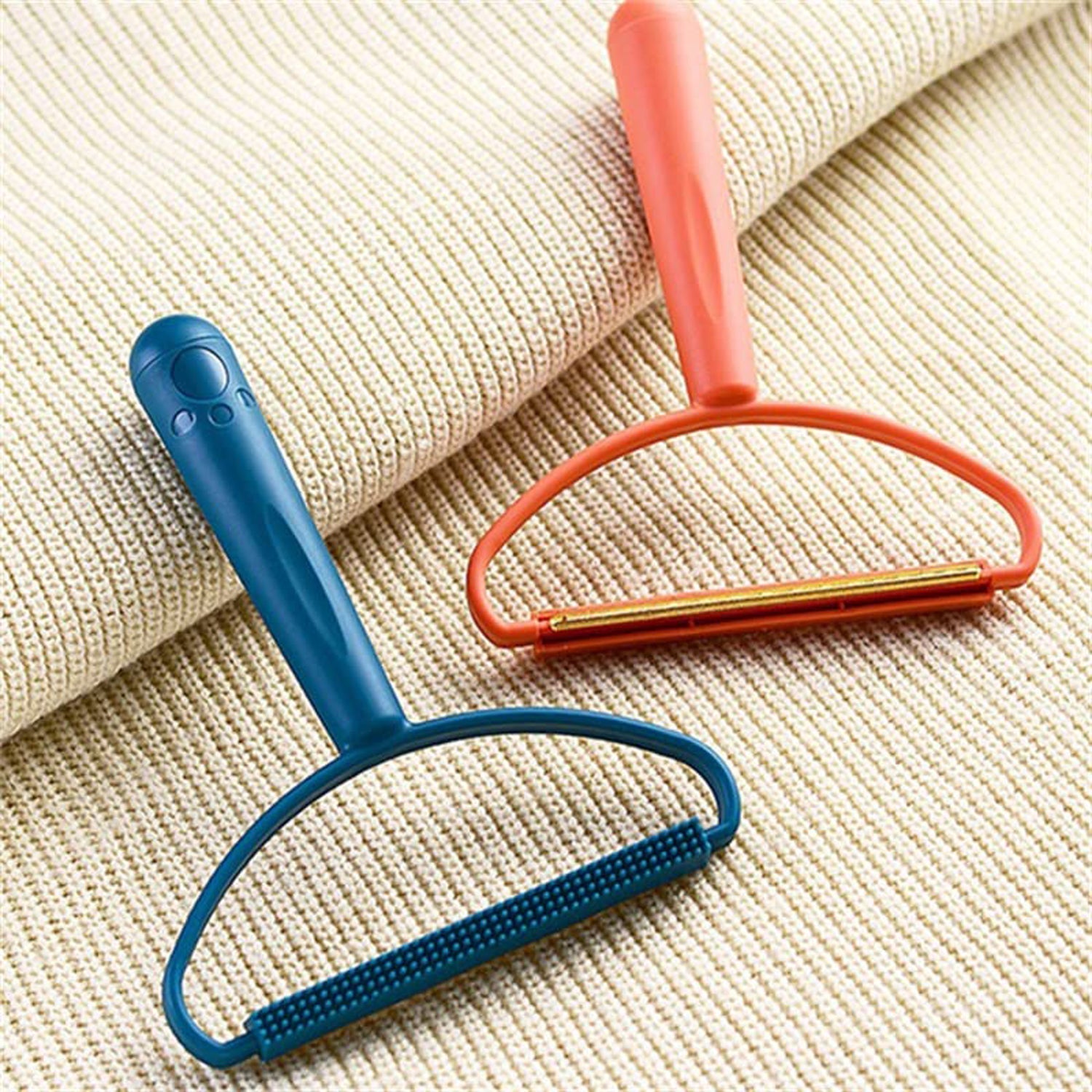 2-in-1 Portable Lint Remover – Long-Handle Brush & Sticky(1 Pc) signaturekarts