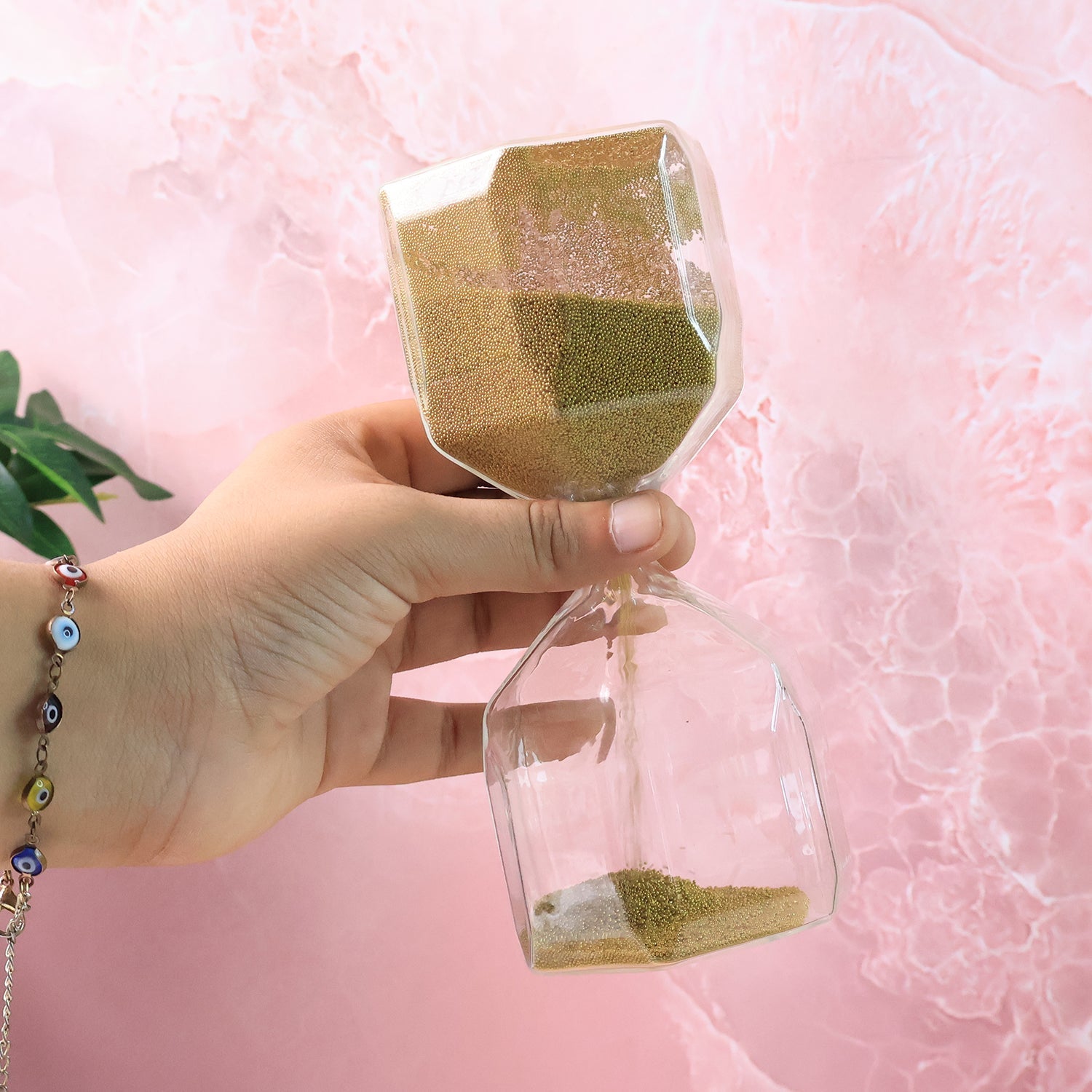 Faceted Glass Hourglass Sand Timer - (1 Pc / 4 Minutes Approx Time) signaturekarts