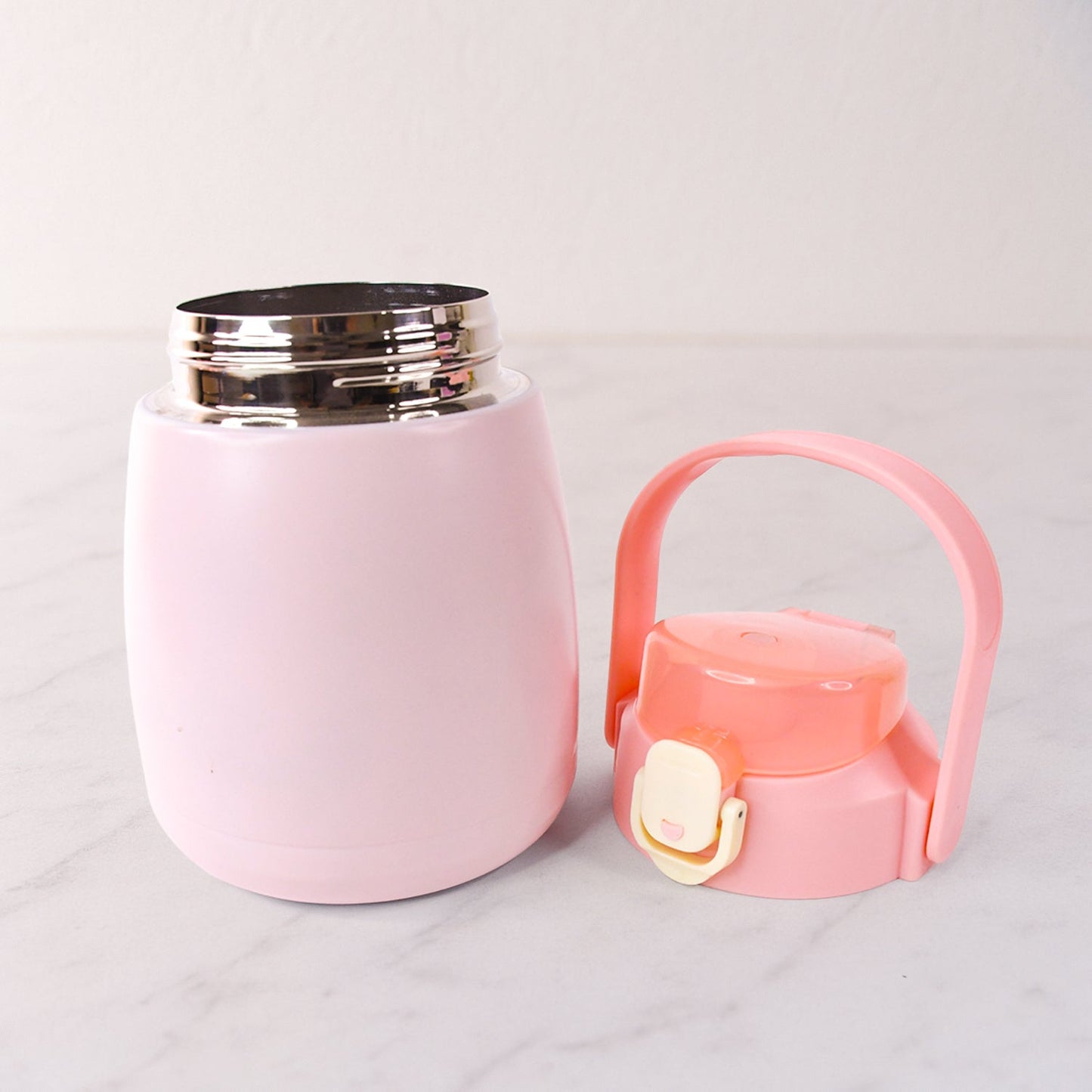 Stainless Steel Vacuum Insulated Water Bottle with Handle & Sticker (700 ML) Signature Kart