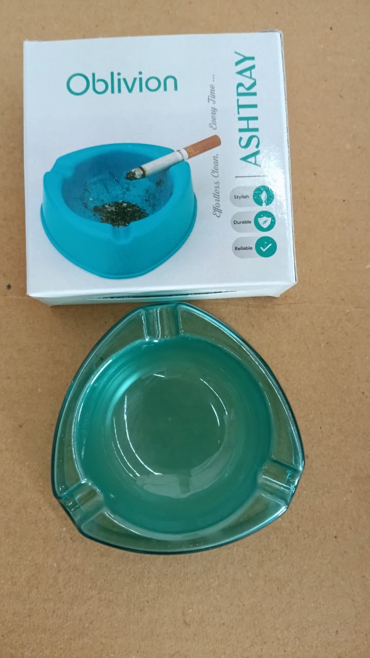 Heavy-Duty Transparent Plastic Ashtray with Triple Rest Slots (1 Pc) Signature Kart