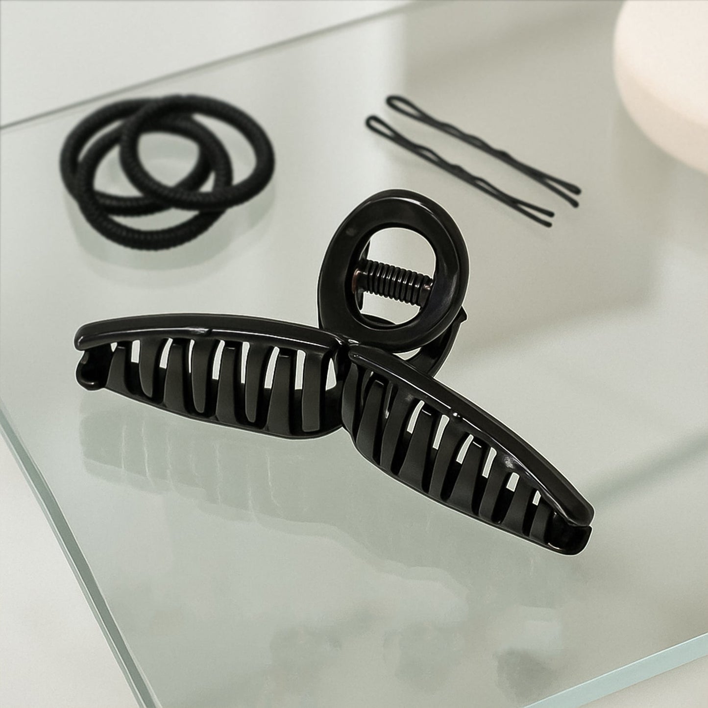 Plastic Hair Claw Clips Strong Clips (1 Pc / Mix Design & Color), Hair accessories (1 Pc / Mix Design & Color) Signature kart