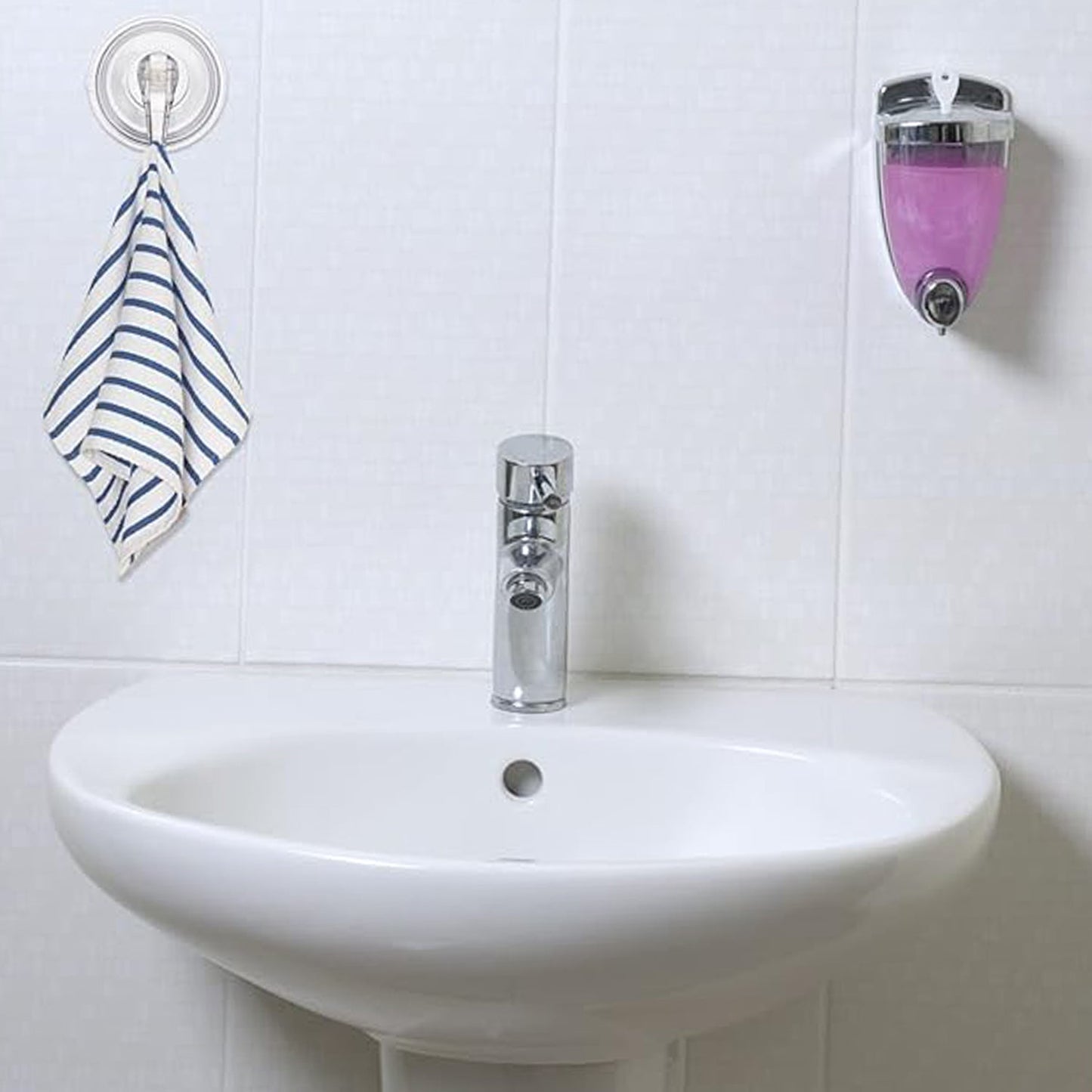 Plastic Suction Cup Hook (1 Pc) Signature kart