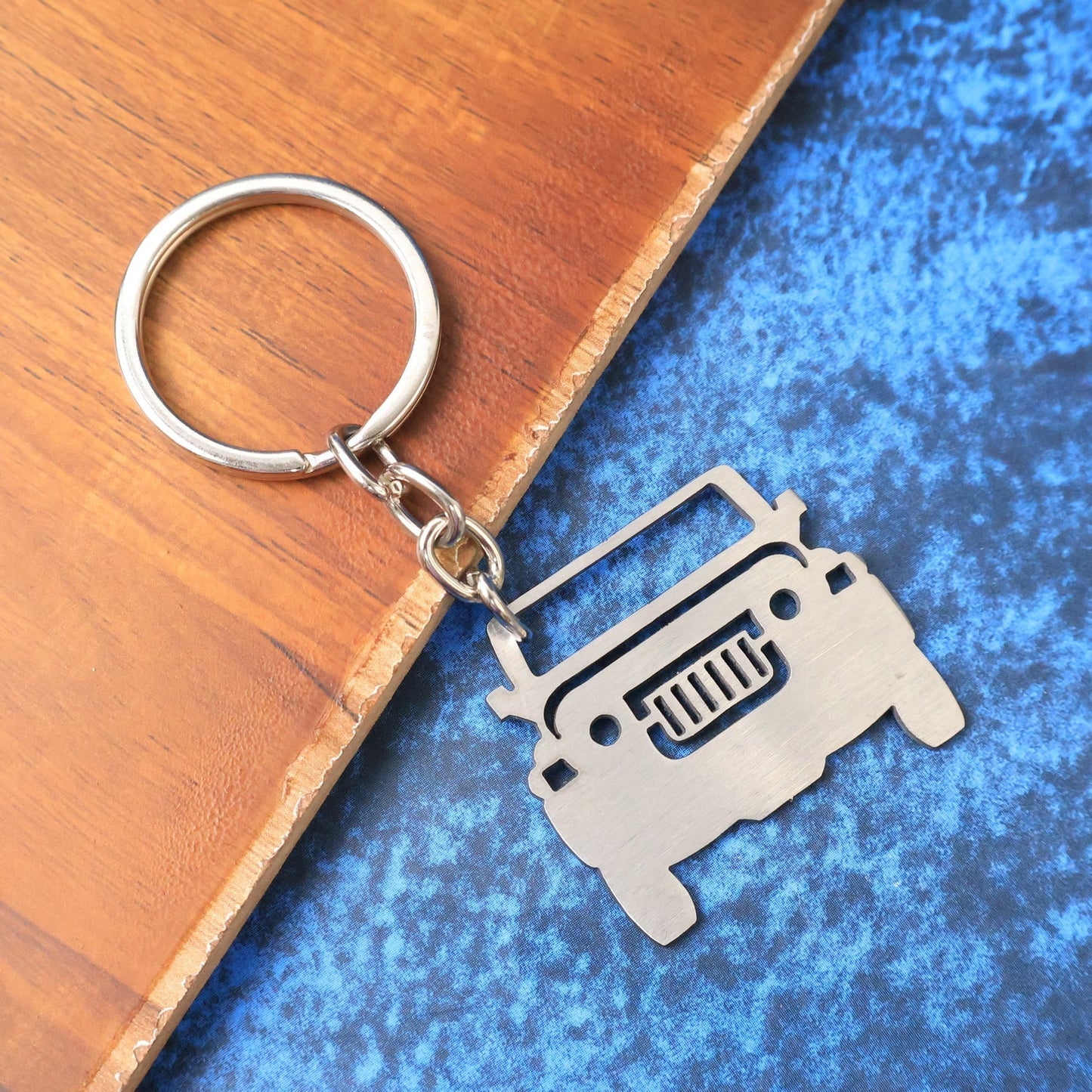 Stylish Metal Jeep Shape Keychain (1 Pc) signaturekarts
