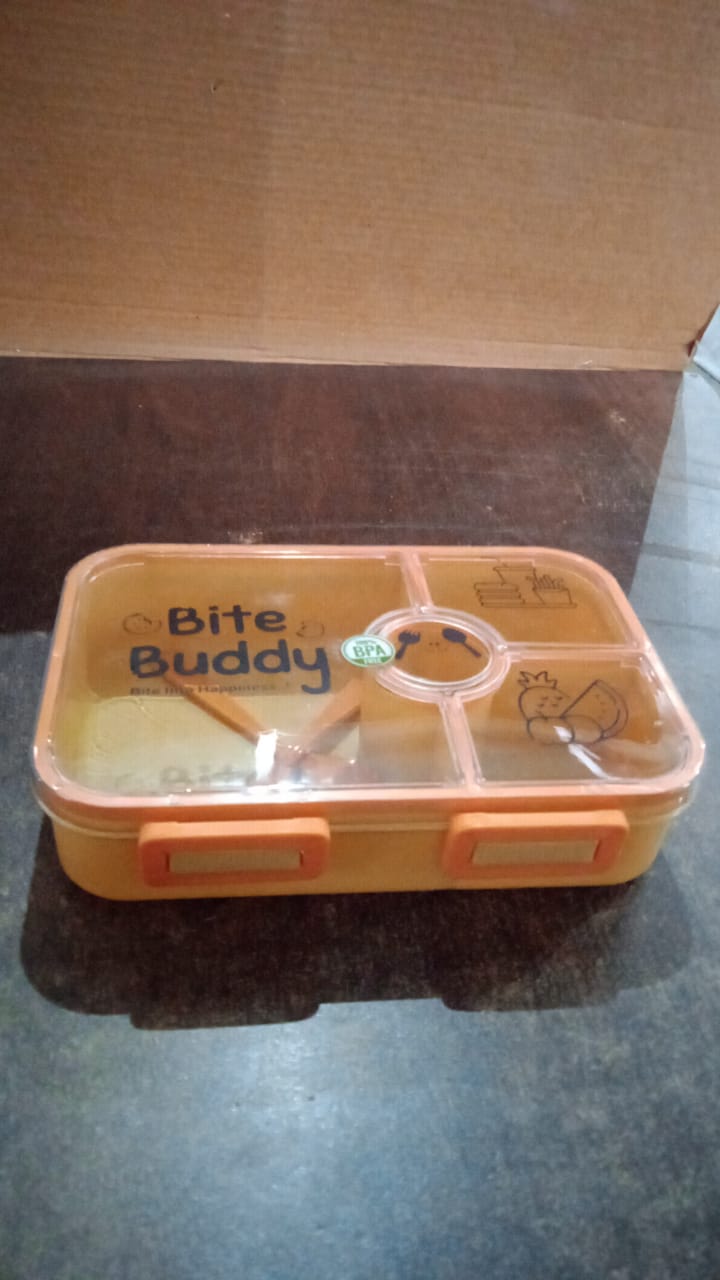 Bite Buddy 4-Compartment Leak-Resistant Plastic Lunch Box with Spoon & Fork Signature Kart