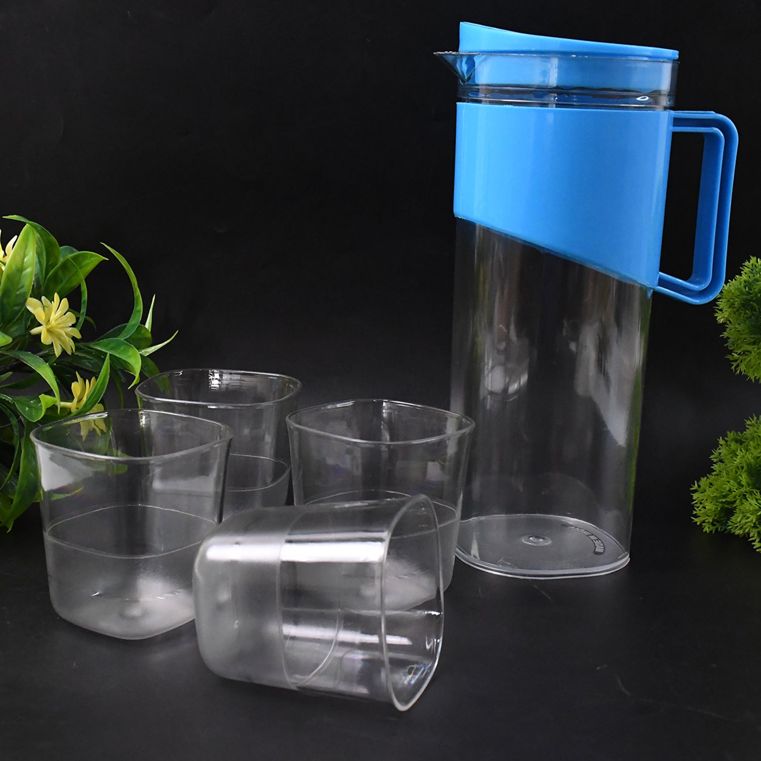 Transparent Premium Jug with Elegant Handle & 4 Plastic Glasses (2000 ML Approx) Signature kart