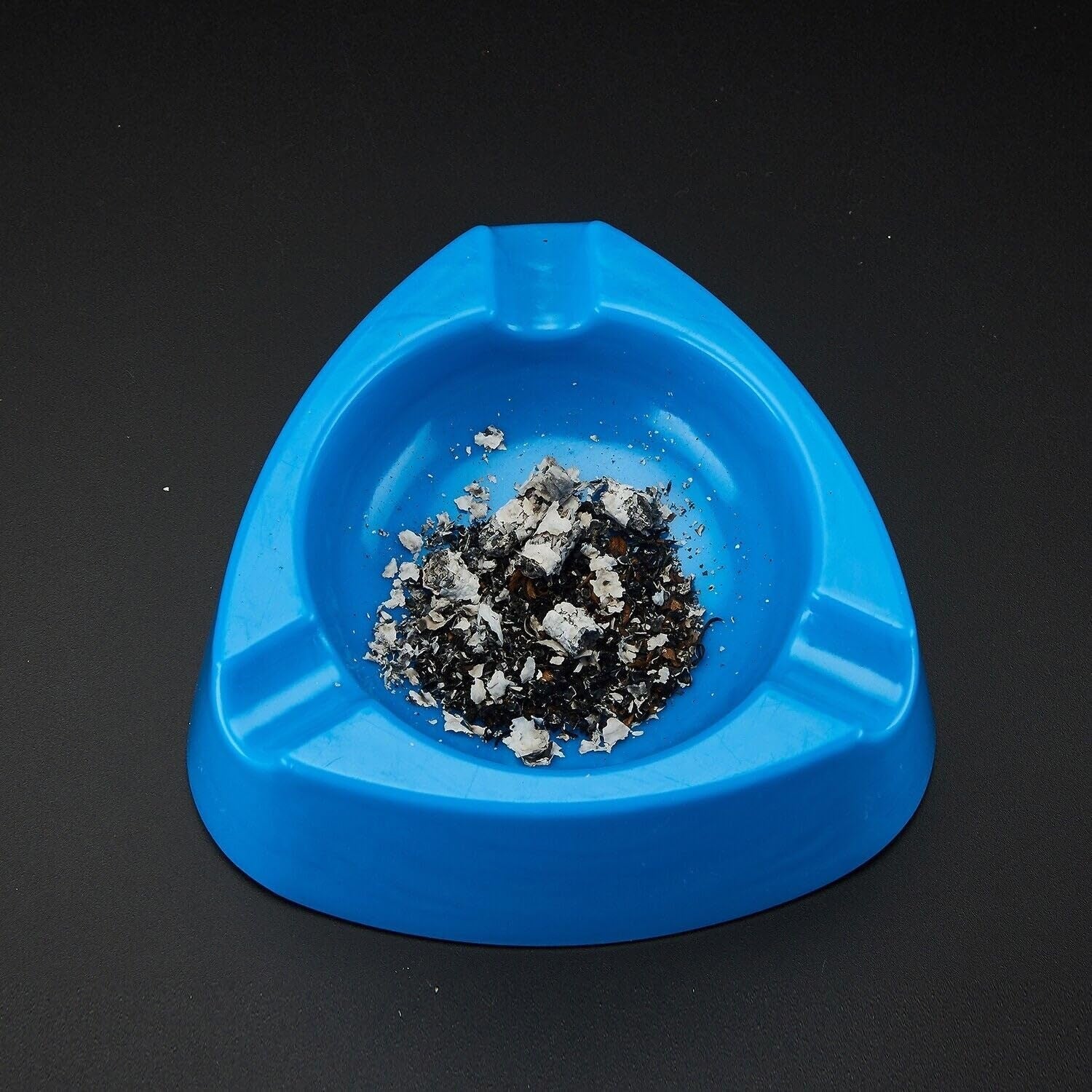 Oblivion Durable Plastic Ashtray with Wide Bowl and Triple Cigarette Holder Slots (1 Pc) Signature Kart
