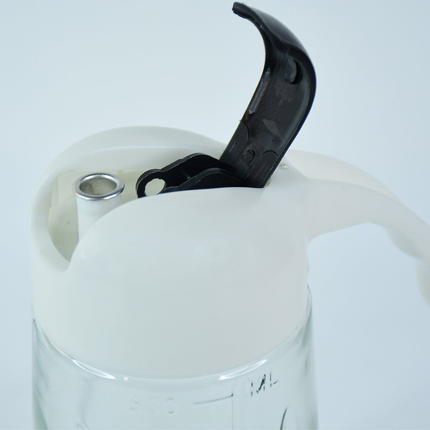 Kitchen Glass Oil Bottle Dispenser Automatic Opening Bottles  630 ML Signature kart