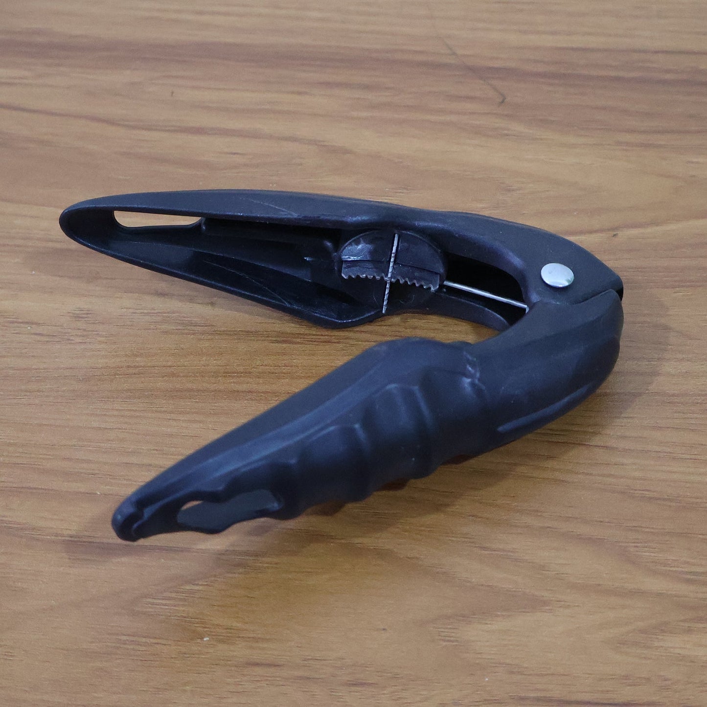 Multipurpose Walnuts and Seafood Cracker Tool - (1 Pc) signaturekarts