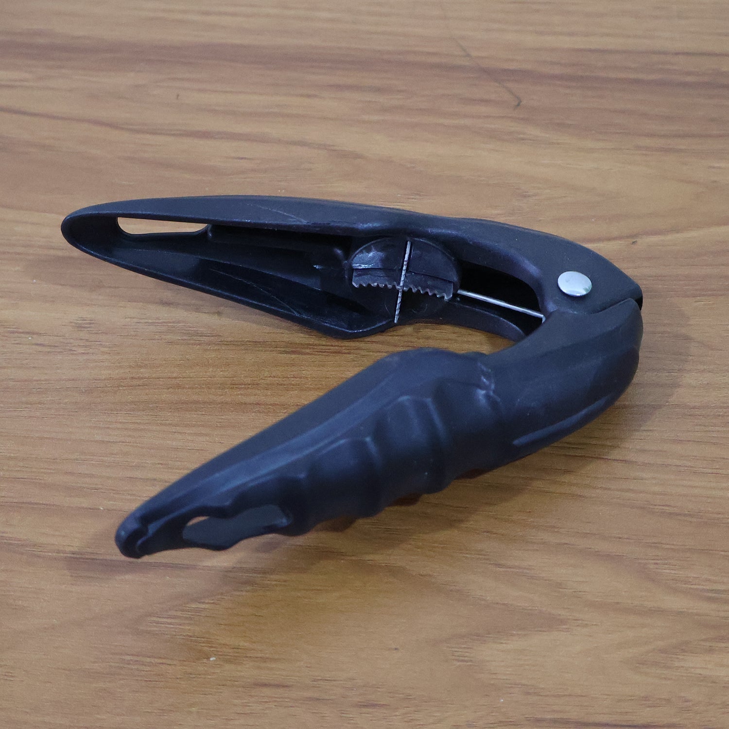 Multipurpose Walnuts and Seafood Cracker Tool - (1 Pc) signaturekarts