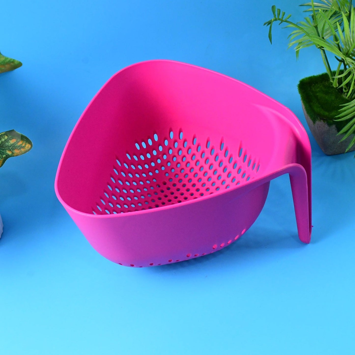 Supermom Plastic Premium Multipurpose Triangular Kitchen Colander (1 Pc) signaturekarts