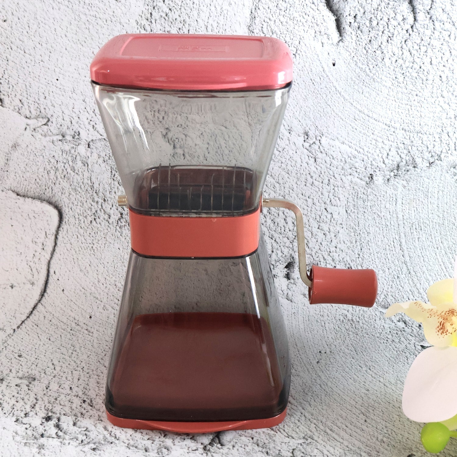 Supermom Manual Cutter with Blades and Locking Lid (1 Pc) signaturekarts