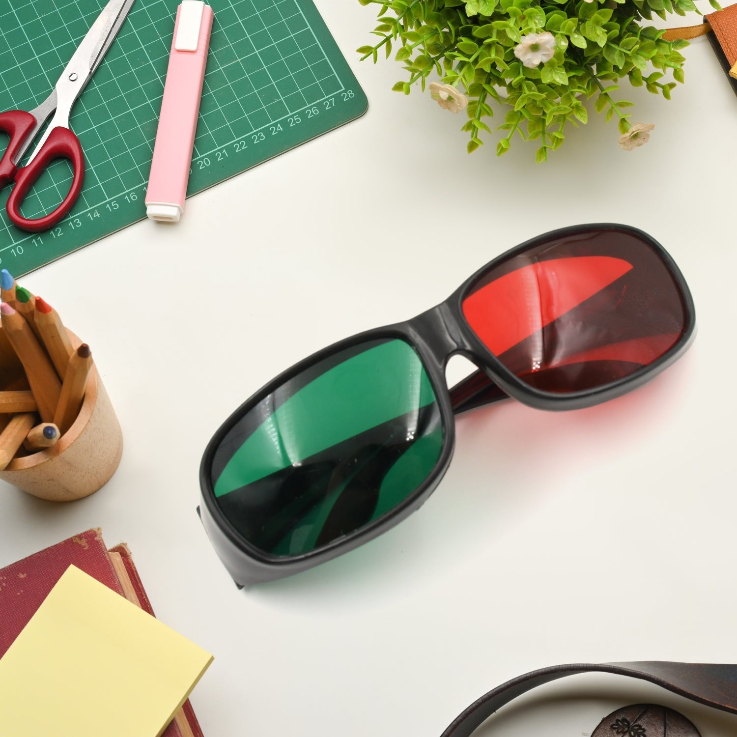 Stylish UV-Protected Sunglasses for All-Day Comfort – Perfect for Any Light! (1 Pc) signaturekarts