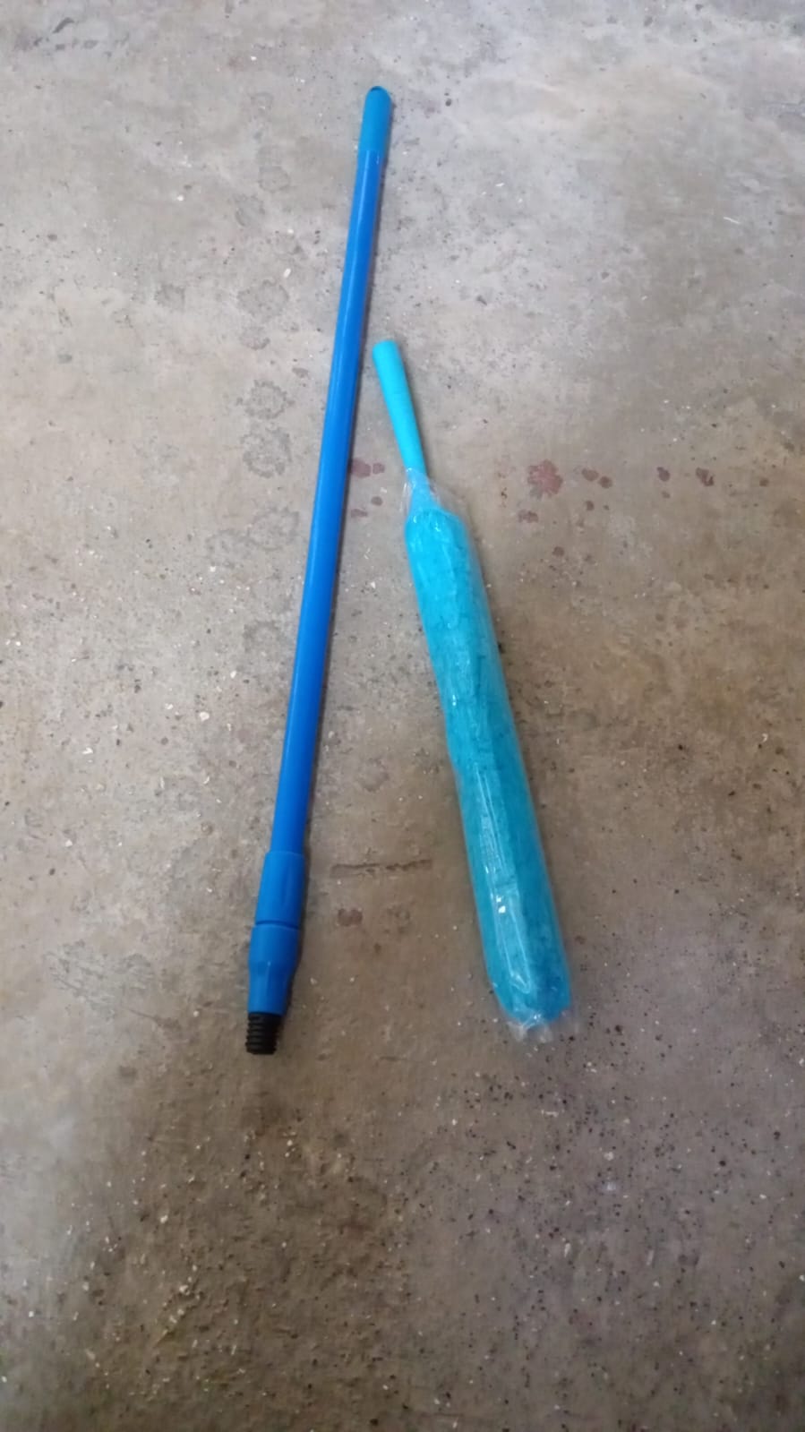 Adjustable Long Handle Microfiber Dust Brush – Foldable Ceiling & Appliance Cleaner signaturekarts