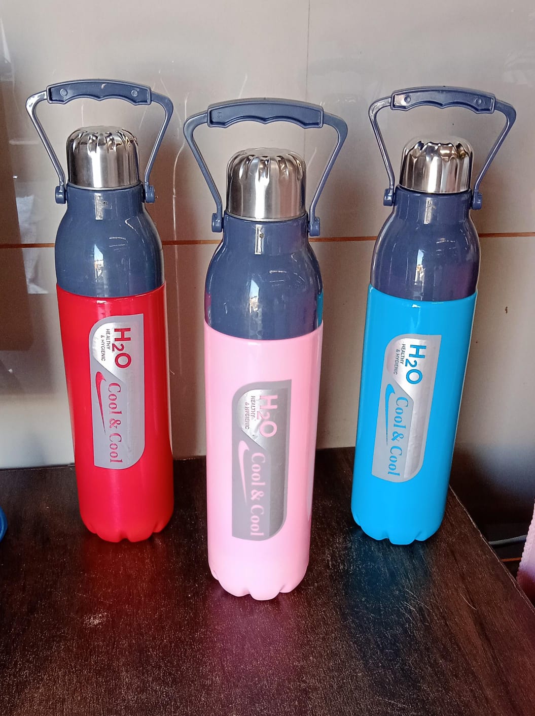 Plastic Sports Bottle Insulated, Leakproof, BPA-Free (1100Ml / Mix Color) Signature kart