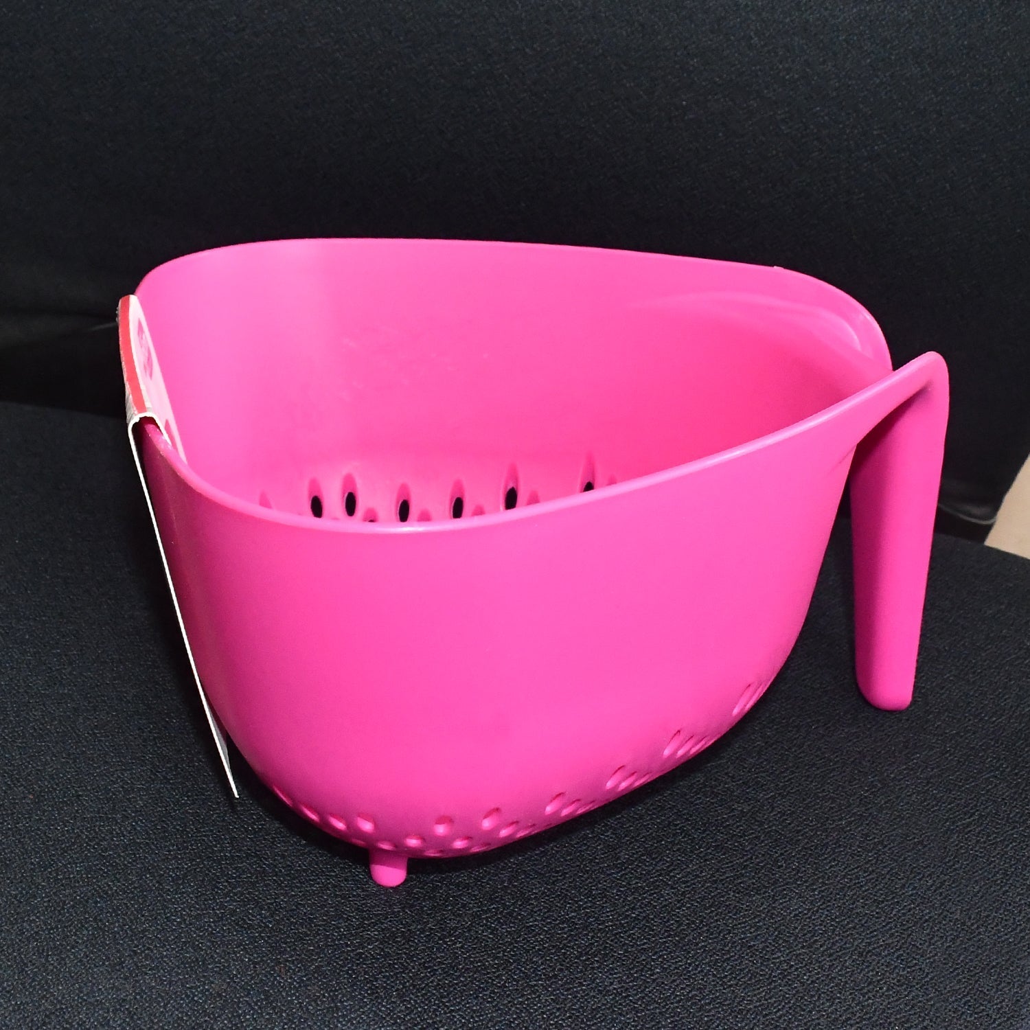 Supermom Plastic Premium Multipurpose Triangular Kitchen Colander (1 Pc) signaturekarts