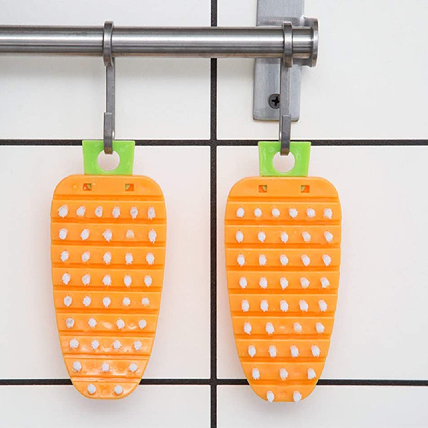 Carrot-Shaped Non-Toxic Vegetable Scrubbing Brush for Fruits & Veggies signaturekarts