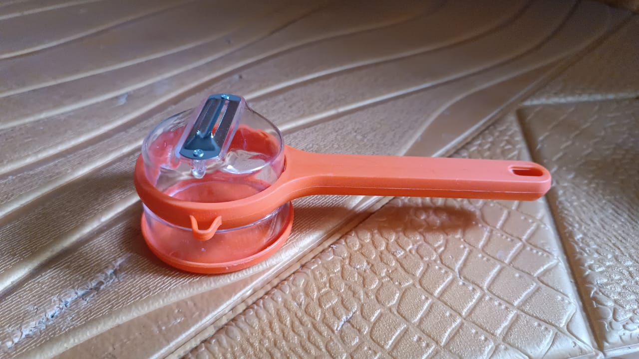 Stainless Steel Peeler With Container (1 Pc) Signature kart