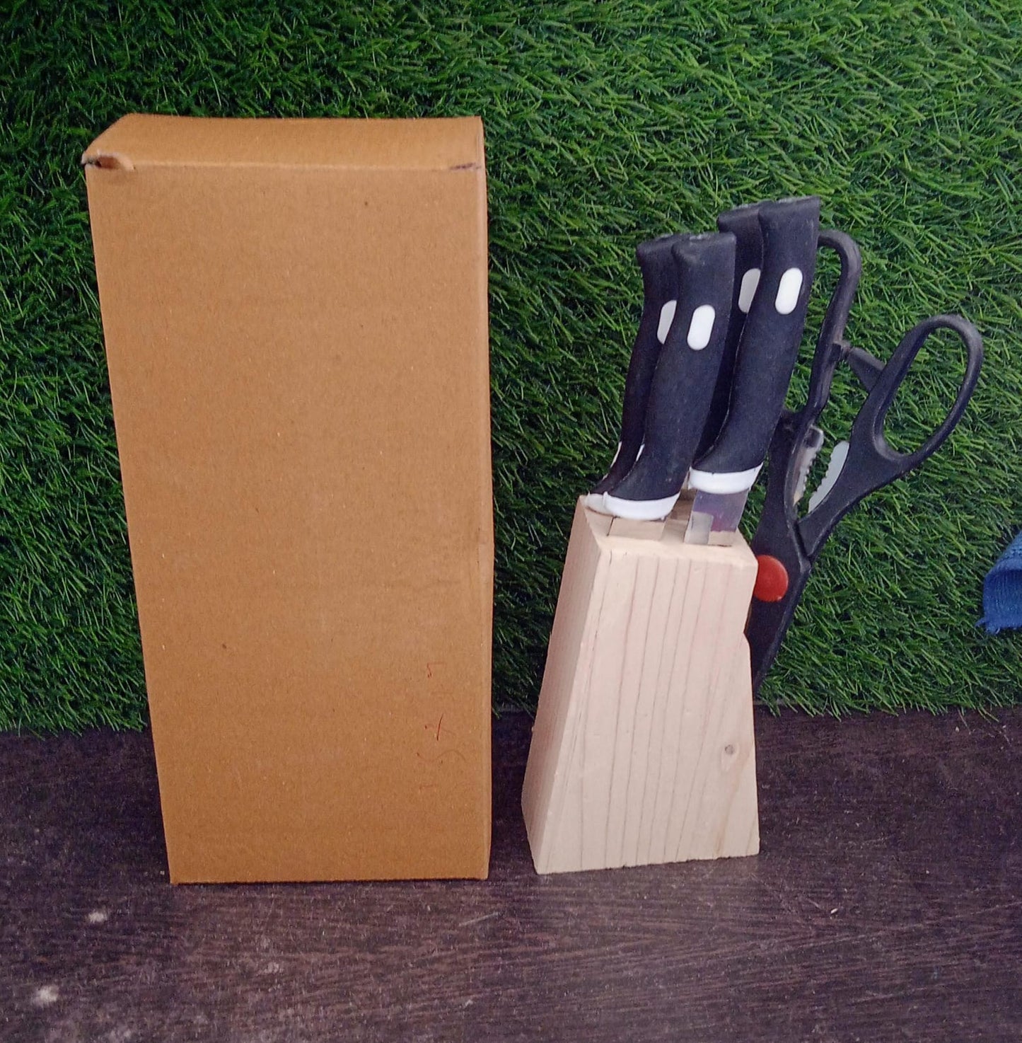 Kitchen Knife Set with Wooden Block and Scissors (5 pcs, Black) signaturekarts