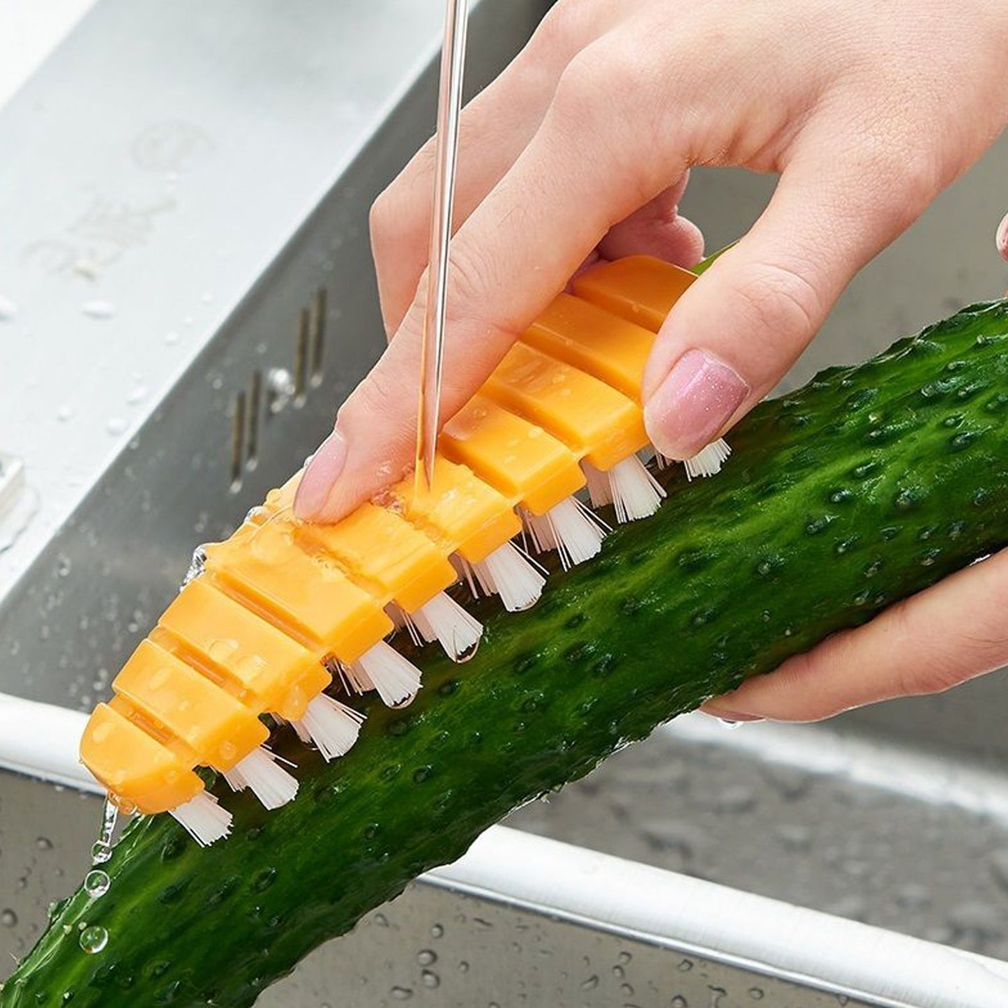 Carrot-Shaped Non-Toxic Vegetable Scrubbing Brush for Fruits & Veggies signaturekarts