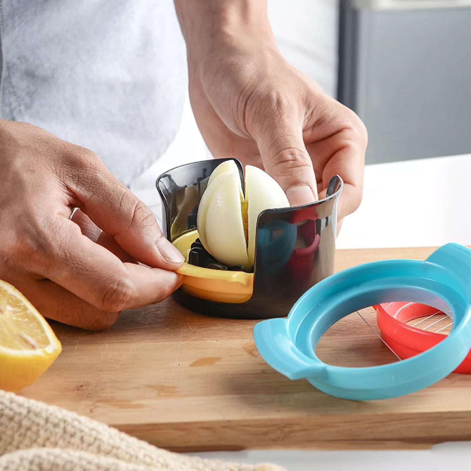 Multifunctional 3-in-1 Egg Cutter - Stainless Steel Slicing Tool with Durable Wires Signaturekarts