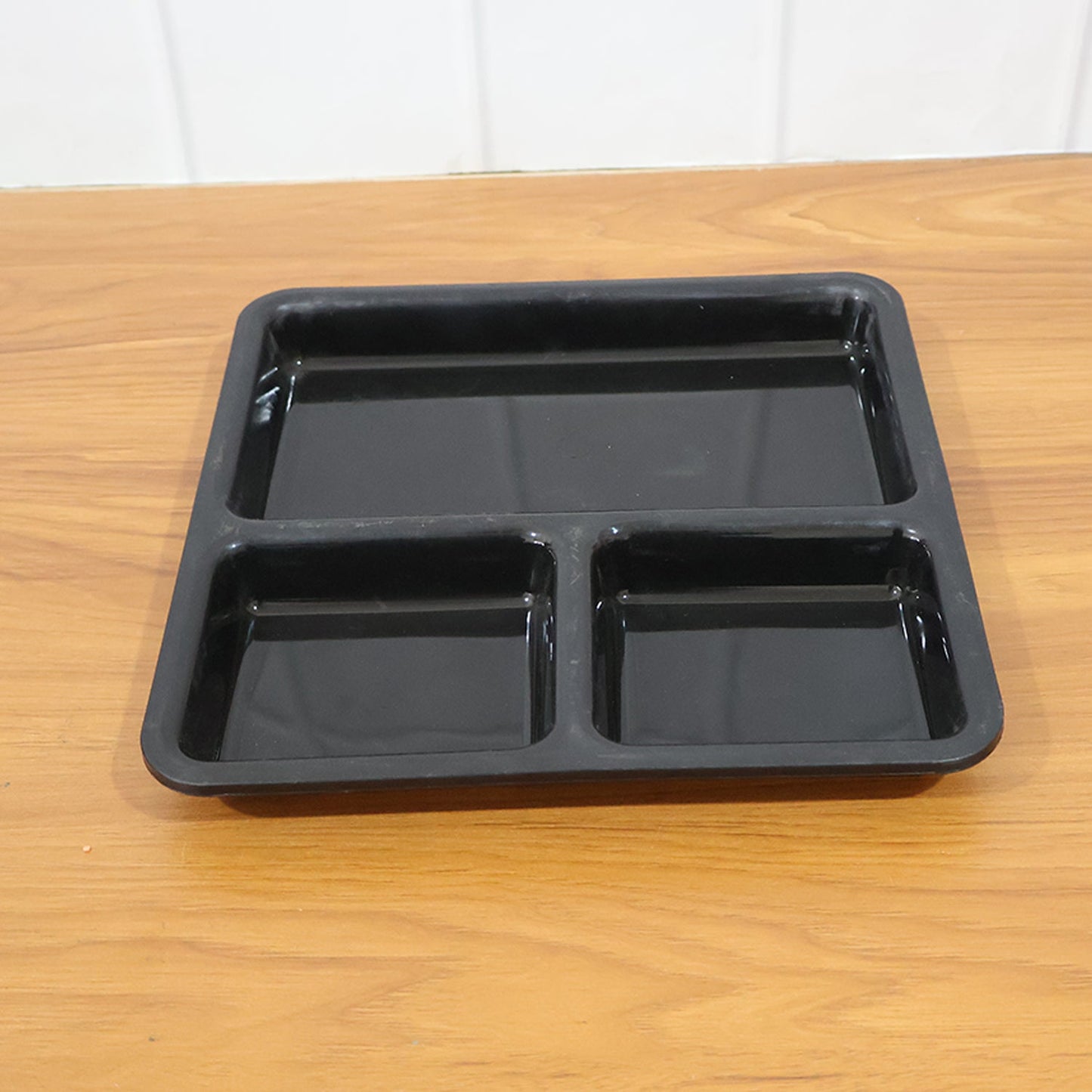 Plastic 3-Compartment Meal Serving Tray – Rectangular Dining Plate (1 Pc / Black) signaturekarts