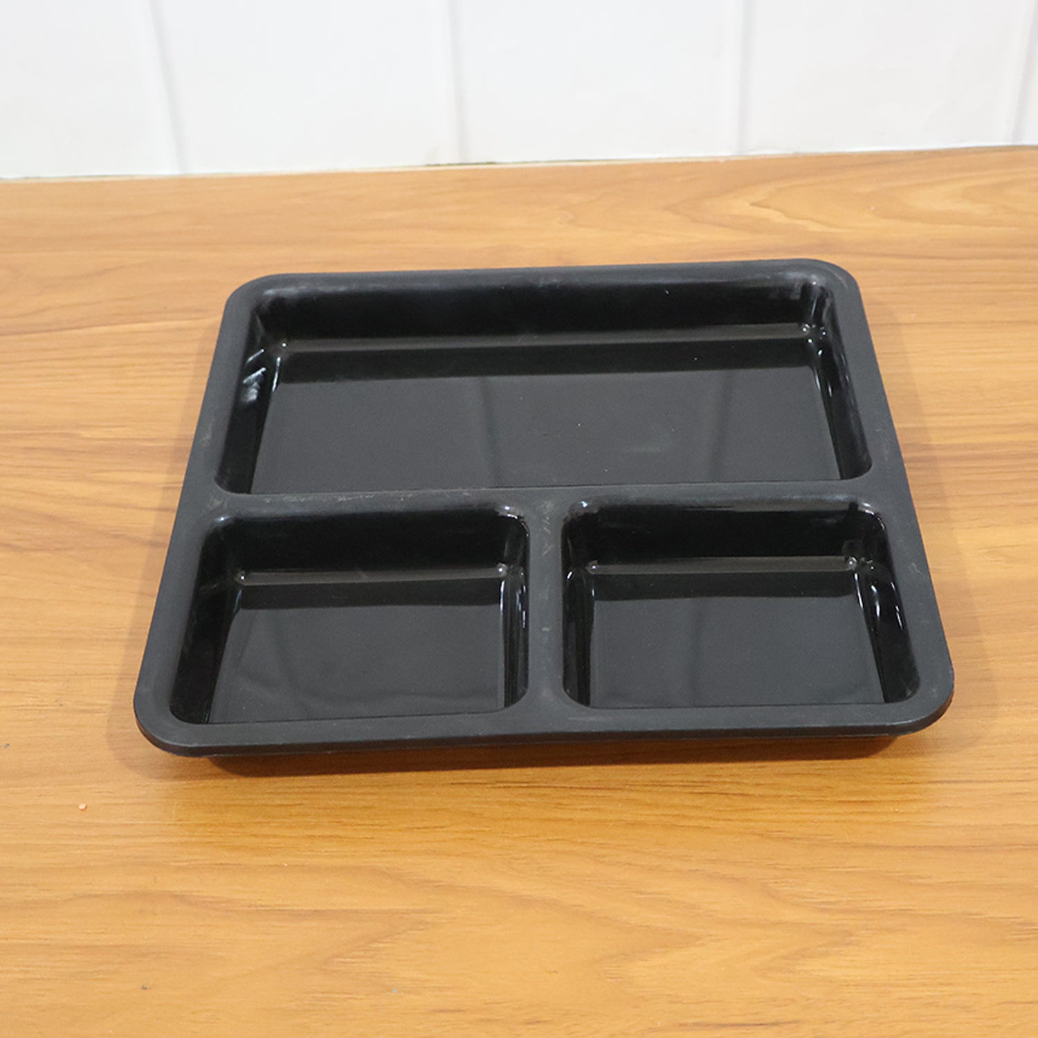 Plastic 3-Compartment Meal Serving Tray – Rectangular Dining Plate (1 Pc / Black) signaturekarts