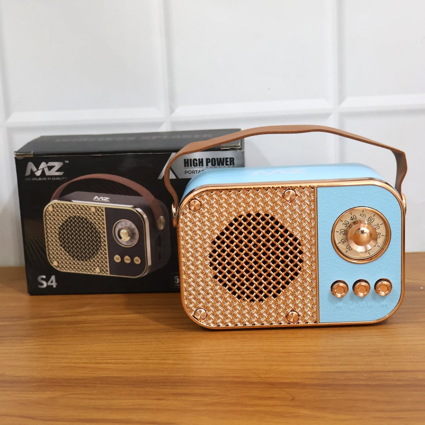 Vintage Style Wireless Portable Speaker with Retro Radio (1 Pc) The Morsignaturekarts