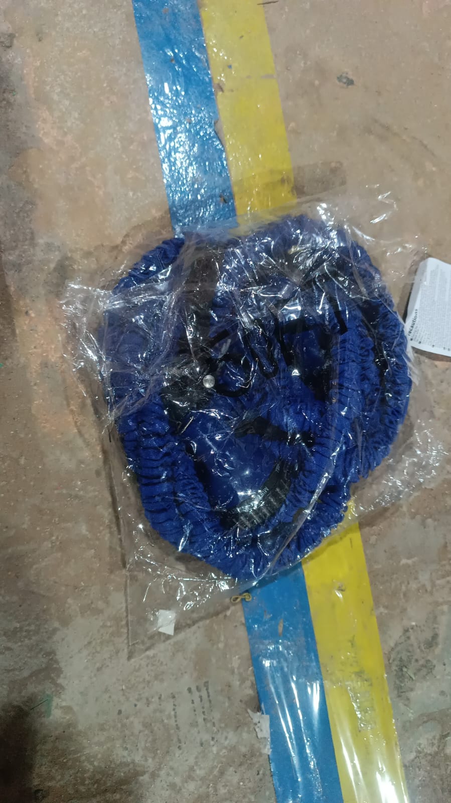 Expandable Magic Garden Hose with Spray Gun, Approx 4 Metre Pipe (1 Set / Mix Color) Signaturekarts