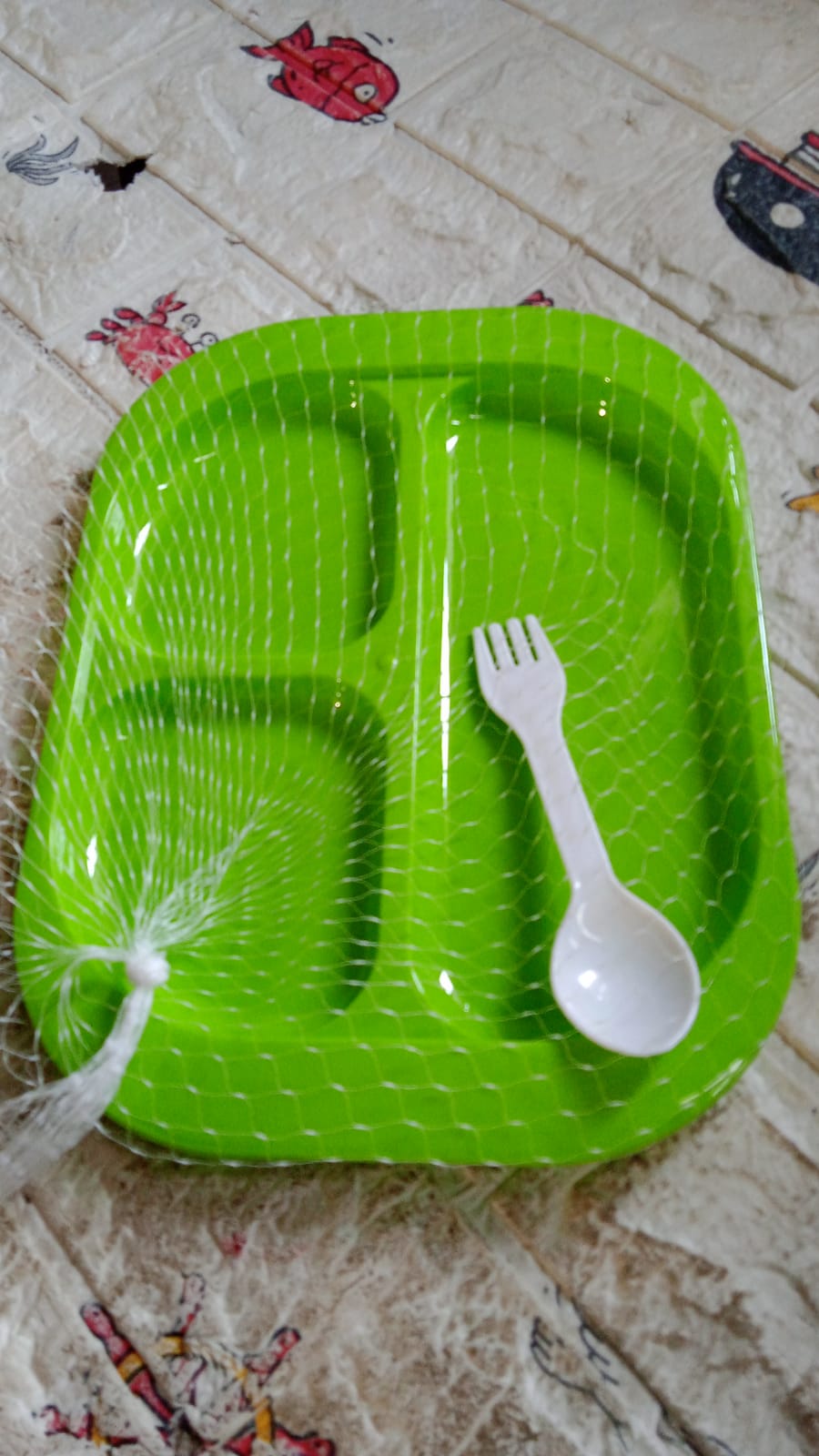 Biodegradable 3-Compartment Plastic Food Plate with Spoon for Snacks (1 Pc) signaturekarts