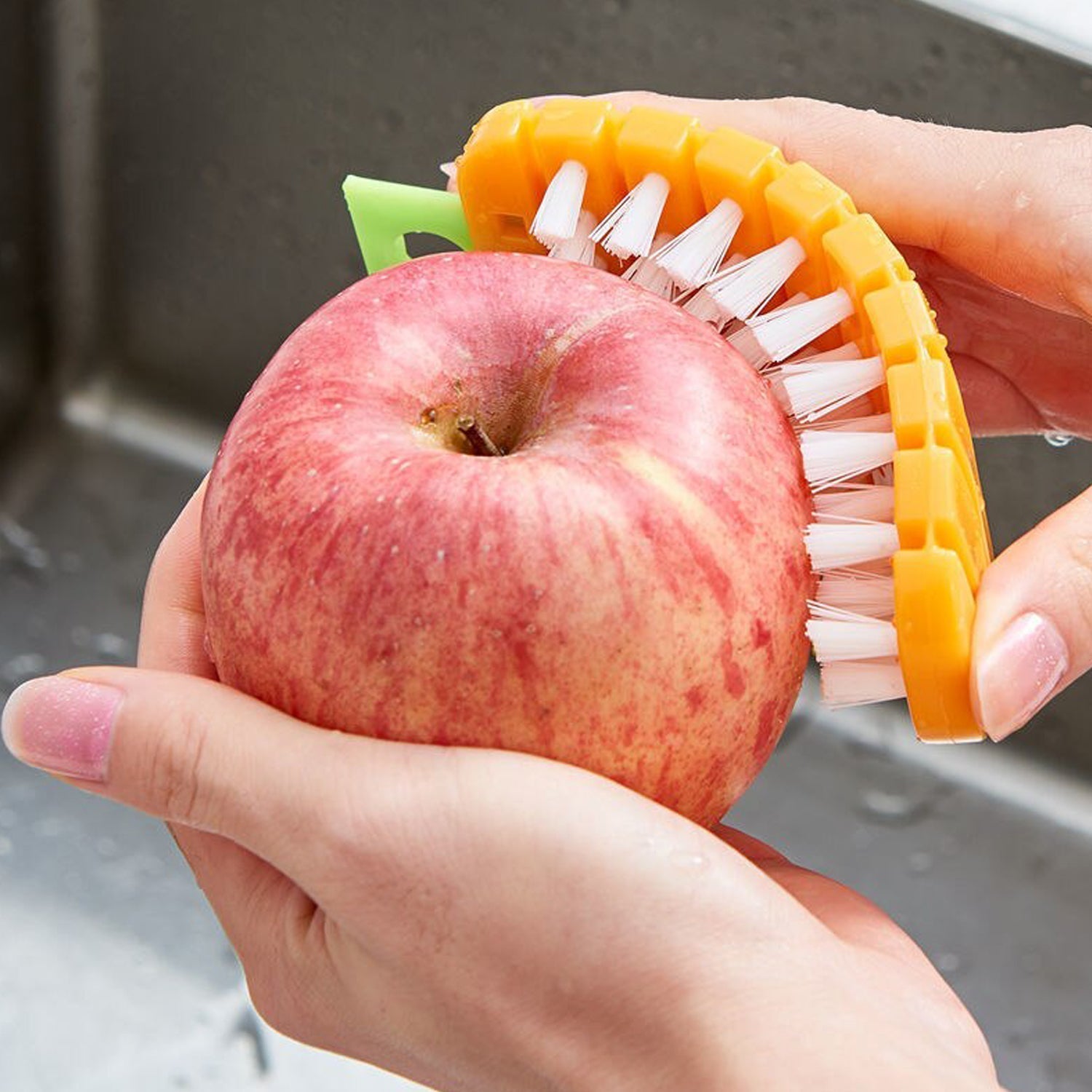 Carrot-Shaped Non-Toxic Vegetable Scrubbing Brush for Fruits & Veggies signaturekarts