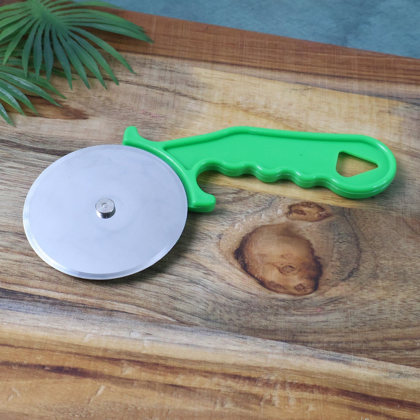 Stainless Steel Pizza Cutter / Pastry Cutter / Sandwiches Cutter Signature Kart
