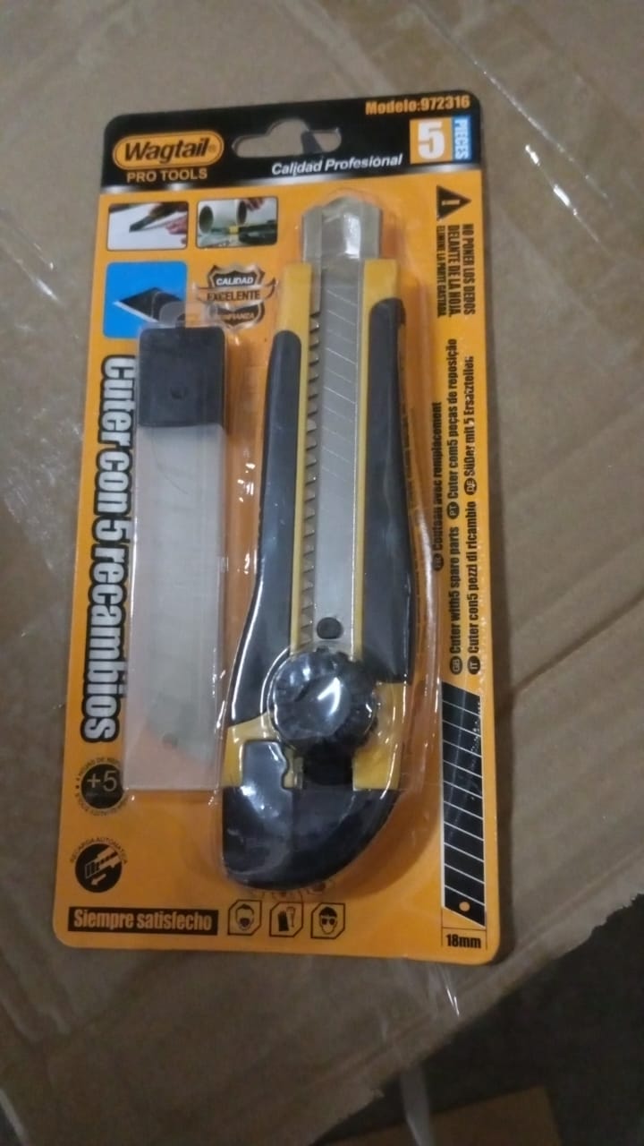 Cutter Knife Set with 4 Replacement Blades (1 Set) signaturekarts
