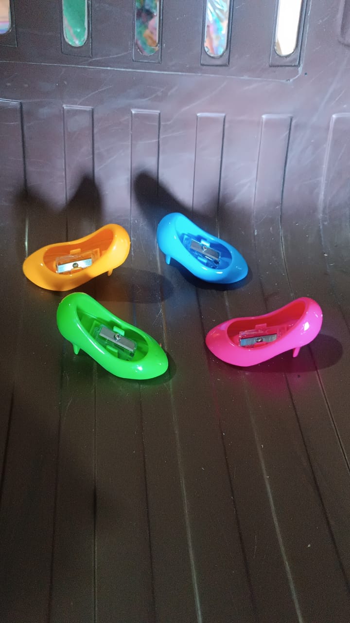 High Heels Shape Pencil Sharpener Single Pencil Sharpeners (Mix Colour) Signature kart