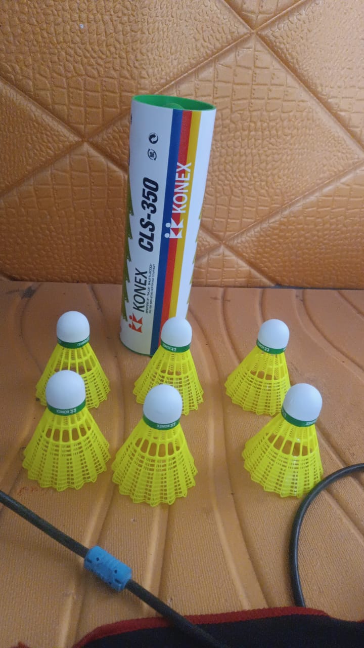 Knx Durable Plastic Shuttlecock (6 Pcs Set) Signature kart