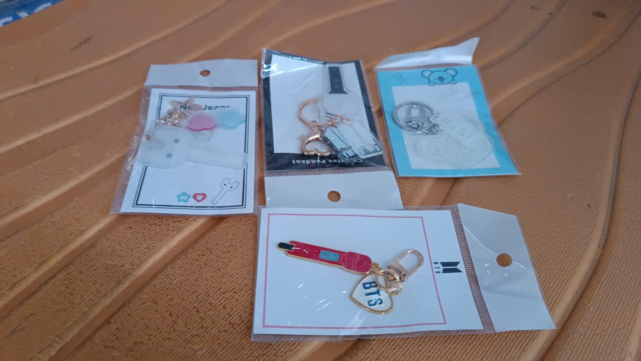 Cute Acrylic and Metal Keychains (1 Pc & mix design) Signature kart