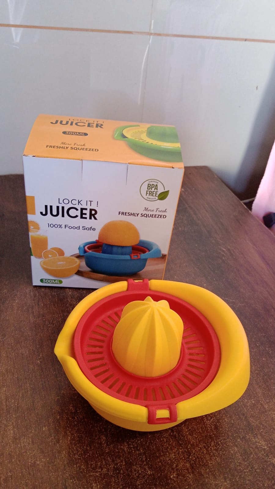 Orange Juicer Machine Hand Press (300 ML) Signaturekarts
