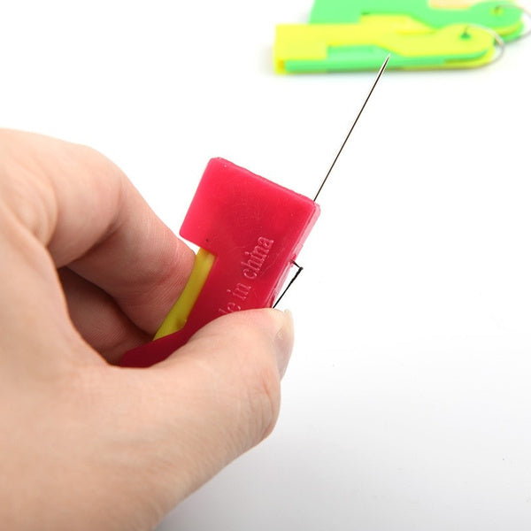 Automatic Needle Threading Device (Multicolour) signaturekarts