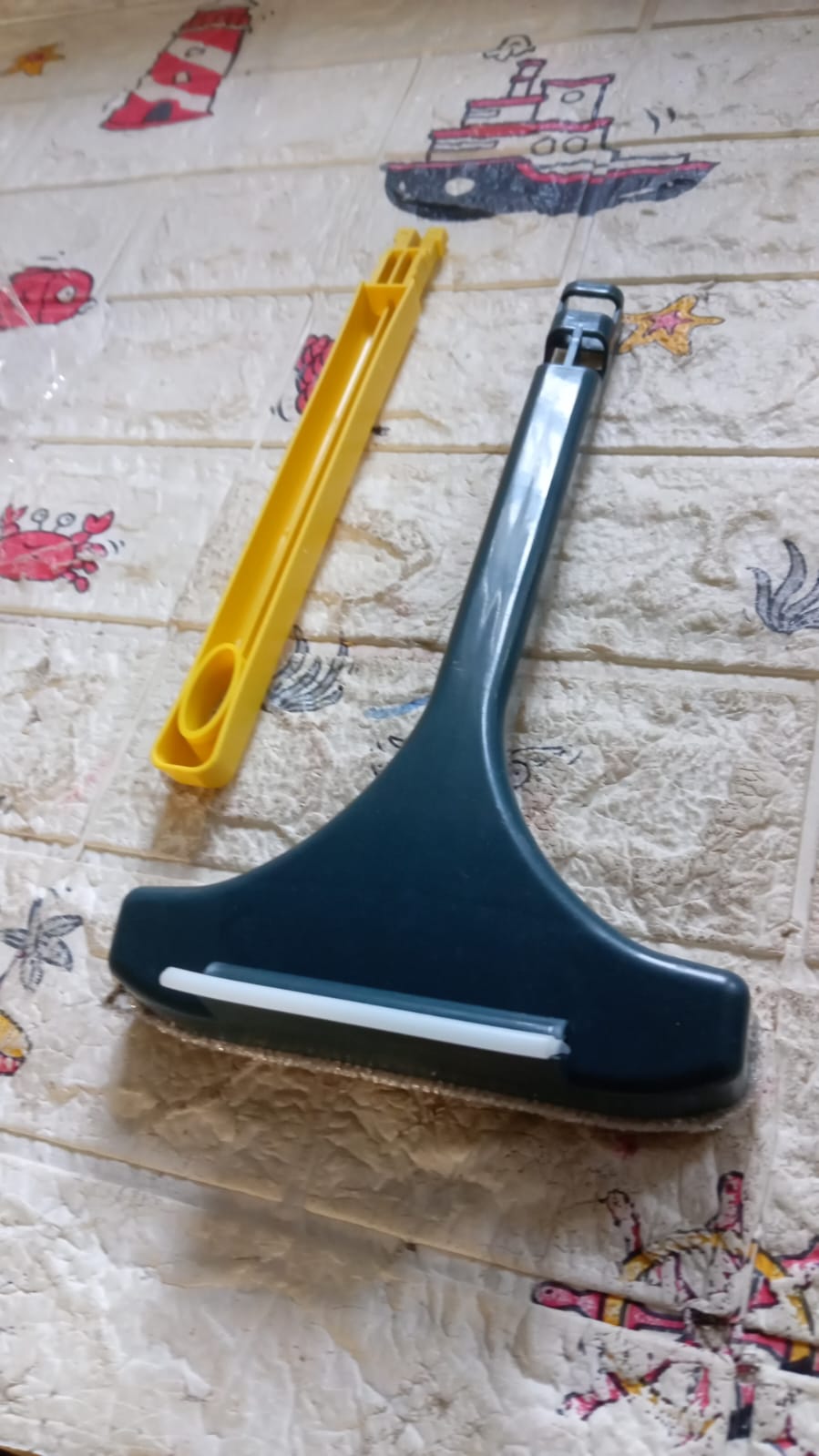2-in-1 Mesh Cleaning Brush & Wiper with Extended Handle – Window Cleaner (1 Pc) signaturekarts