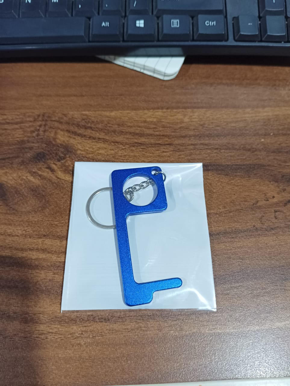 Metal Key Shape Keychain, Door Opener Tool (1 Pc) Signature kart