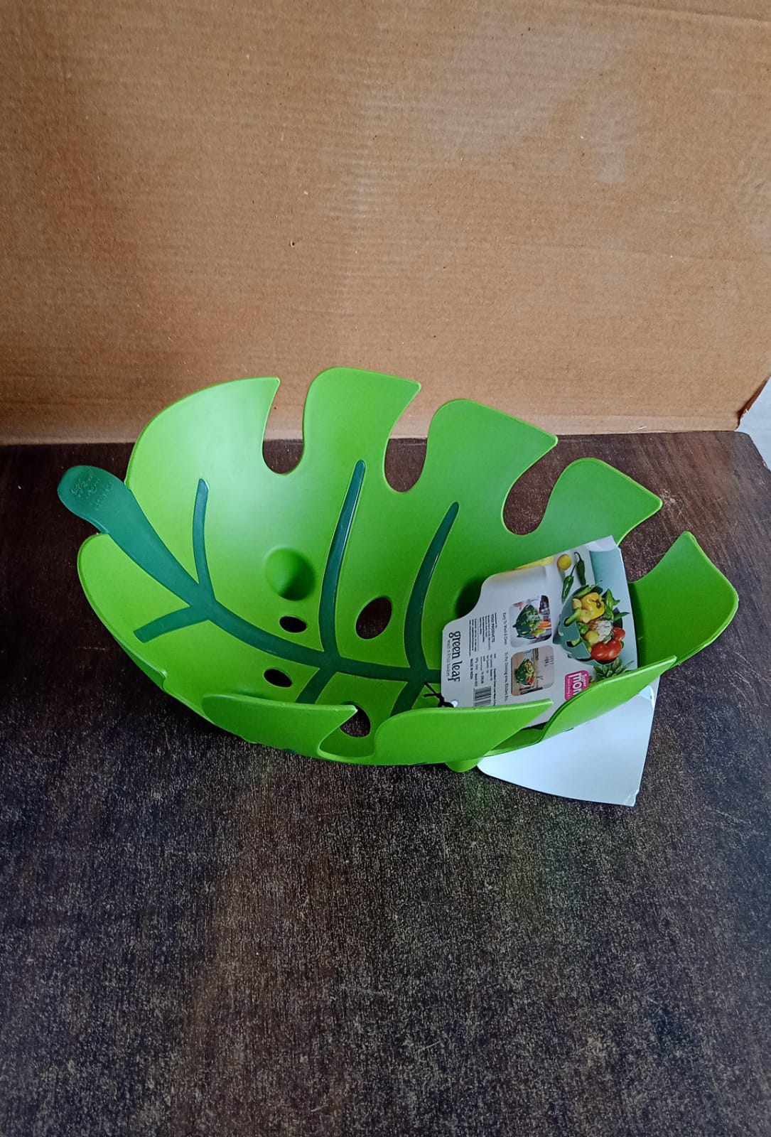 Supermom Leaf-Shaped Plastic Fruit Basket (1 Pc) Signature Kart