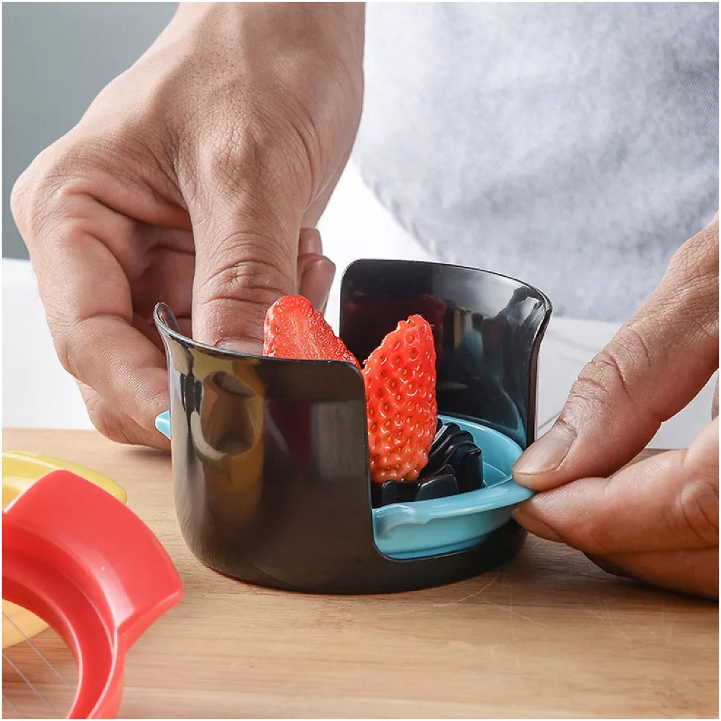 Multifunctional 3-in-1 Egg Cutter - Stainless Steel Slicing Tool with Durable Wires Signaturekarts