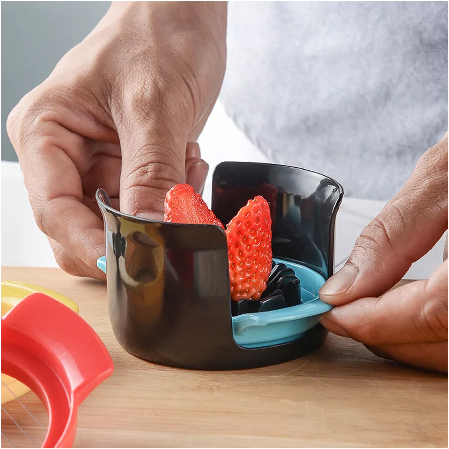 Multifunctional 3-in-1 Egg Cutter - Stainless Steel Slicing Tool with Durable Wires Signaturekarts